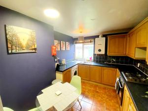 Η κουζίνα ή μικρή κουζίνα στο Retreat Gravesend 1 bedroom +13 φωτογραφίες