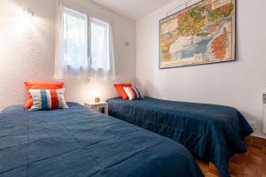 a room with two beds and a map on the wall at Casa Serena - 800m de la Plage in Porticcio