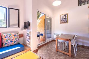 a room with a table and a dining room at Casa Serena - 800m de la Plage in Porticcio