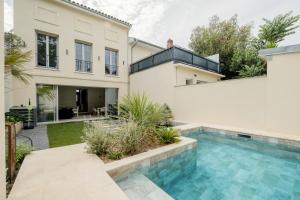 Πισίνα στο ή κοντά στο Stone house with optional Wine Tour service