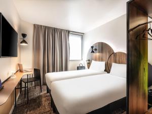 Postel nebo postele na pokoji v ubytování ibis Styles Paris Meteor Avenue d'Italie