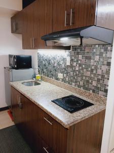 Η κουζίνα ή μικρή κουζίνα στο Azure Urban Resort Residences