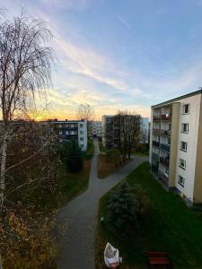 una vista aerea di una città con edifici di Apartament a Tarnowskie Góry Altre 10 foto