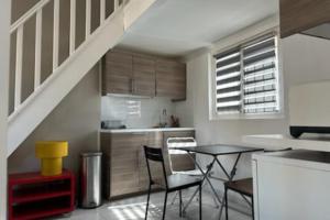 Kuchyň nebo kuchyňský kout v ubytování Duplex au calme Place de l'Horloge Clim Wi-Fi