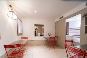 a dining room with red chairs and a table at Ca' La Stampa in Venice