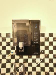 Ένα μπάνιο στο Newly Launched Luxury 3 BHK Near Sindhu Hospitals & Hitex Exhibition Center