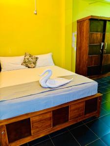 a bed with two towels sitting on top of it at Diamond Pool House in Panadura +25 photos