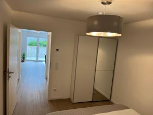 a room with a closet and a mirror and a light at Modernes Apartment mit großer Terrasse & Parkplatz in Schwäbisch Hall