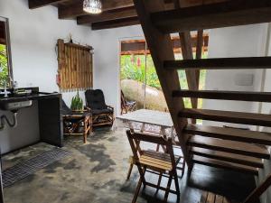 Ruang duduk di terracotta chalet +14 gambar