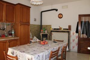 Dapur atau dapur kecil di Charming Lakeview Home !