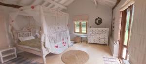 ein Schlafzimmer mit einem Himmelbett in der Unterkunft The Soap House - Entire Bush cottage in Nairobi