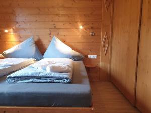 Ένα ή περισσότερα κρεβάτια σε δωμάτιο στο zuHaus Gruab