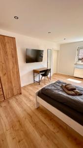 a bedroom with a bed and a desk in a room at Ferienwohnung Anja in Münnerstadt