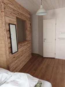 Ένα ή περισσότερα κρεβάτια σε δωμάτιο στο le nid des choups le petit duplex1