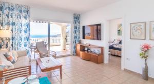 a living room with a couch and a table at Ocean Pearl Loma Verde in Patalavaca