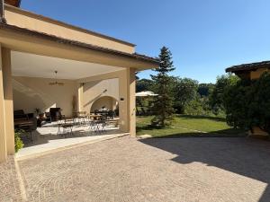 Κήπος έξω από το Borgo Carpino