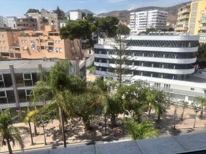 Nespecifikovaný výhled na destinaci Torremolinos nebo výhled na město při pohledu z apartmánu