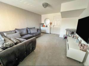 Ruang duduk di Spacious 3-Storey Home from Home in Hetton le Hole