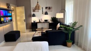 Μια τηλεόραση ή/και κέντρο ψυχαγωγίας στο استديو بوصول ذاتي غرفتين