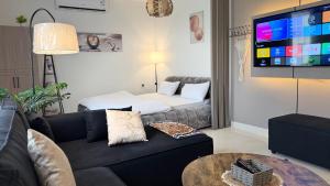 Μια τηλεόραση ή/και κέντρο ψυχαγωγίας στο استديو بوصول ذاتي غرفتين +27 φωτογραφίες