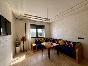 Ruang duduk di Luxury Apartment Casablanca - Ain Sebaa, Zoo View