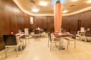 Reštaurácia alebo iné gastronomické zariadenie v ubytovaní Hostal Albany
