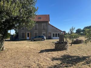 a car parked in front of a house at Maison familliale entre calme et grand jardin in Louroux-de-Bouble