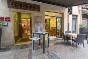 Reštaurácia alebo iné gastronomické zariadenie v ubytovaní Hostal Albany