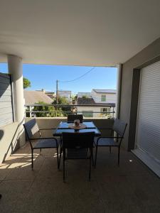 Μπαλκόνι ή βεράντα στο Appartement T2 climatisé