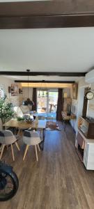 a living room with a couch and a table at Tiny-Hohenberg in Hohenberg an der Eger