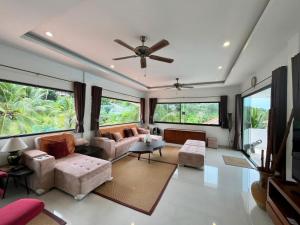Imagen de la galería de Villa Riviera Serenity - Near to the Beach, en Ban Bang Po