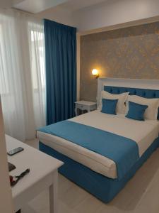 Giường trong phòng chung tại Old Town Boutique Hotel