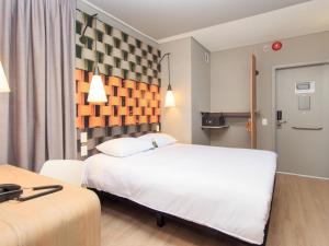 a hotel room with two beds and a door at ibis Cucuta in Cúcuta +68 photos