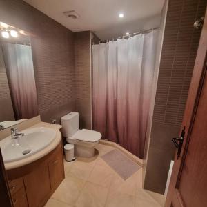 a bathroom with a toilet and a sink and a shower at Apartamento en La Molina cerca de Pistas in La Molina +23 photos