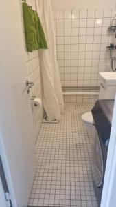 Ένα μπάνιο στο Single bed, Private room with bear