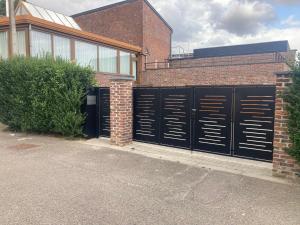 Το κτήριο όπου στεγάζεται  το διαμέρισμα