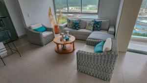 a living room with a couch and chairs and a table at Apartamento moderno con vista al mar en Pozos Colorados in Santa Marta