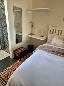 En eller flere senge i et værelse på Fortune Cottage + 4 billeder