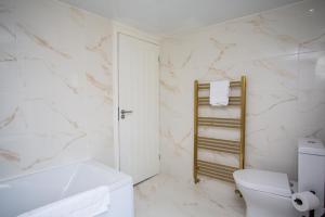 Ένα μπάνιο στο Vacant Nests The Beulah Town Centre Starlink +46 φωτογραφίες