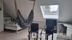 Posezení v ubytování Wunderschöne Wohnung im Grünen