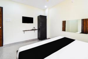 TV a/nebo společenská místnost v ubytování Hotel O Tripura Grand (Near Nexus Mall) + 26 fotografií