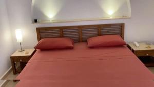 Giường trong phòng chung tại Penthouse terrace luxury sulla spiaggia