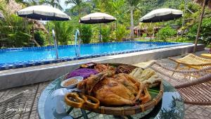 Πισίνα στο ή κοντά στο Homestay Suối Mây Garden
