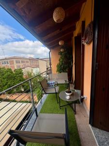 a balcony with chairs and a table on a balcony at Entro le mura in Piacenza +5 photos