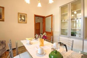 Fotografie z fotogalerie ubytování Mariella v destinaci Marina di Massa + 8 fotografií