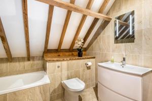 Vannituba majutusasutuses Platford Barn +19 fotot