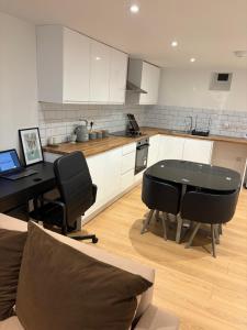 Kuchyň nebo kuchyňský kout v ubytování The Gateway to Birling Gap and Seven Sisters RB B LIVING