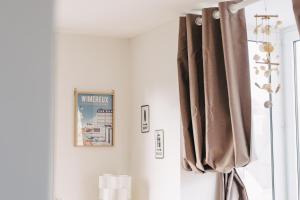 Ένα μπάνιο στο Rose Mer, Appartement à 20 mètres de la mer avec parking privé et balcon, Animal accepté +32 φωτογραφίες