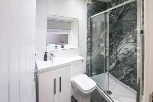 Et badeværelse på Coble Cottage - North East Escapes + 14 billeder