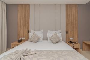 Giường trong phòng chung tại Amanar Hôtel & Spa Ouarzazate +49 ảnh